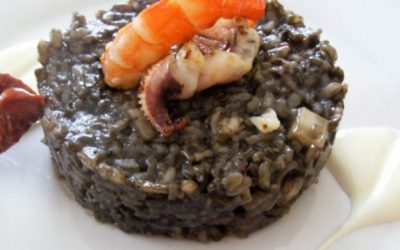 Arroz negro con chocos, tomate seco, butifarra de Perol y ali-oli de pera