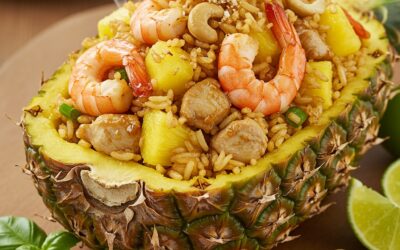 Arroz frito con piña thailandés